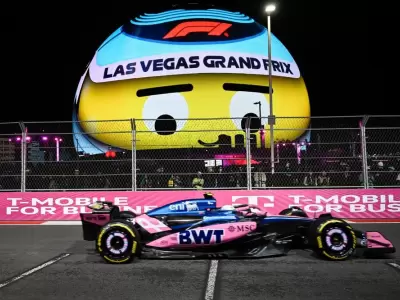 Tras un toque en la primera curva que condicion� su aerodin�mica, Franco Colapinto logr� llevar el auto hasta la bandera a cuadros.