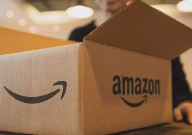 La interfaz de Amazon Bazaar prioriza la visualizaci�n r�pida de productos "sin marca" y precios bajos, simplificando la b�squeda de ofertas.