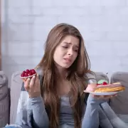 Romper el círculo vicioso: Los 3 hábitos clave que necesitás para dejar de comer por estrés y mejorar tu salud