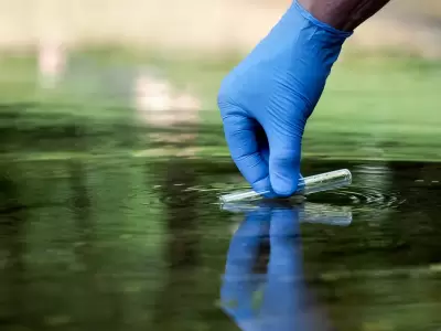 Agua contaminada