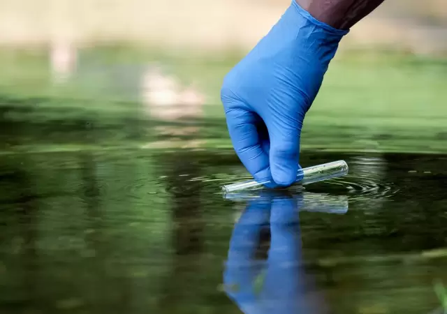 Agua contaminada