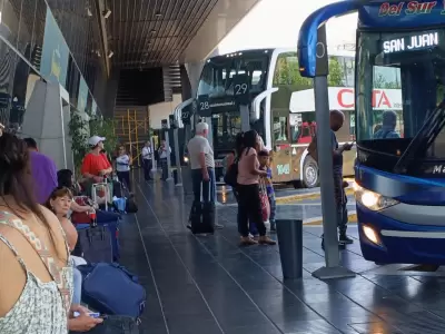 Choferes consultados coincidieron en que el tr�nsito de viajeros es "bastante movido" y que el fin de semana dej� una afluencia superior al 2024.