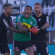 Escalofriante lesión de Ignacio Arce en el tiempo extra entre Riestra y Barracas Central