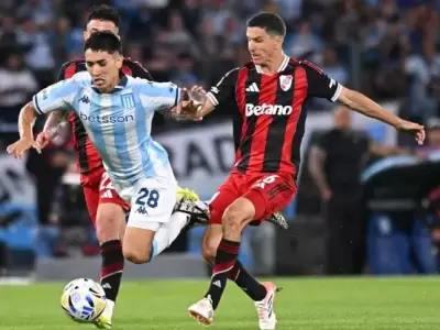 Racing elimin� a River en un partido tremendo.