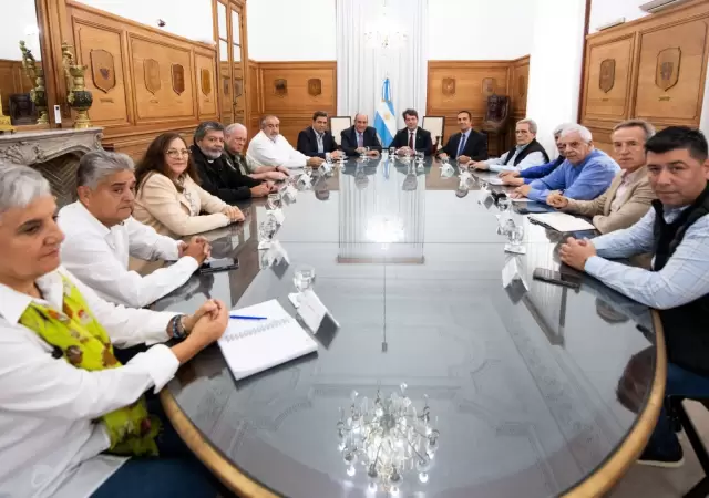 Una de las reuniones preparatorias del Consejo de Mayo, cuando Francos estaba a la cabeza. (Imagen: archivo web)