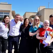 Transformaci�n urbana en Godoy Cruz: 80 familias tienen por fin su casa propia