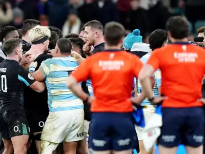 Las discusiones por la falta del ingl�s a Mallia sin pelota prosiguieron en el t�nel