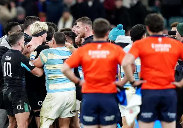 Las discusiones por la falta del ingl�s a Mallia sin pelota prosiguieron en el t�nel