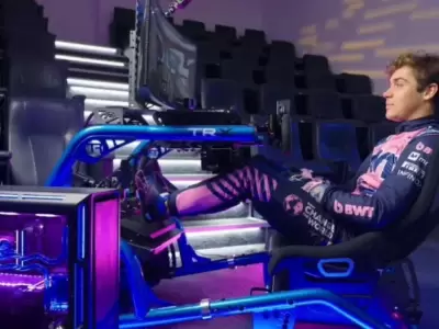 Franco se subi� al simulador y mostr� c�mo se gira en Qatar.