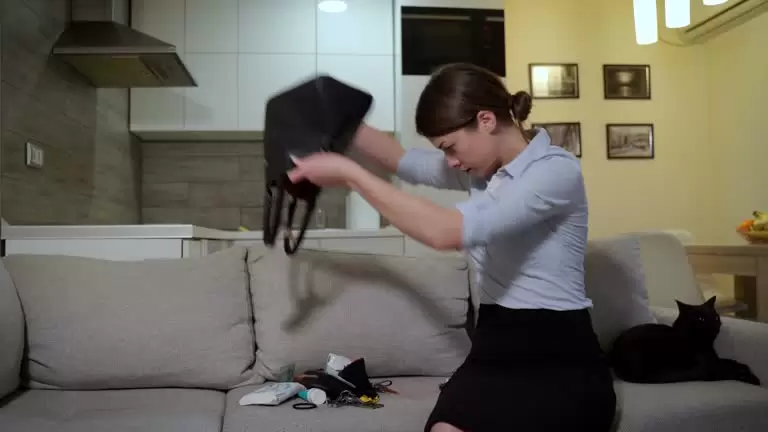 La ciencia explica que no hay duendes o fantasmas merodeando en casa: somos nosotros mismos (o nuestro cerebro) los que nos hacemos el "chiste".