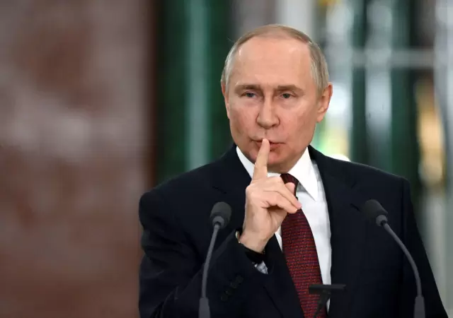 Putin insiste en que el reconocimiento jur�dico de la soberan�a sobre Donb�s y Crimea "tiene importancia".