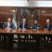 Naci�n, Neuqu�n y Santa Cruz firmaron la quita de retenciones al petr�leo convencional