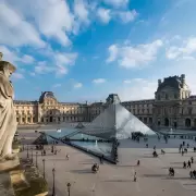 El Louvre sube el precio de su entrada para turistas: �qu� hay detr�s del aumento?