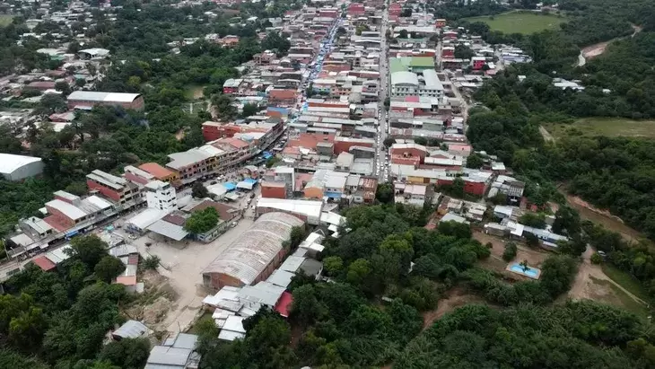 Vista a�rea de Salvador Mazza, en el extremo norte de Salta.