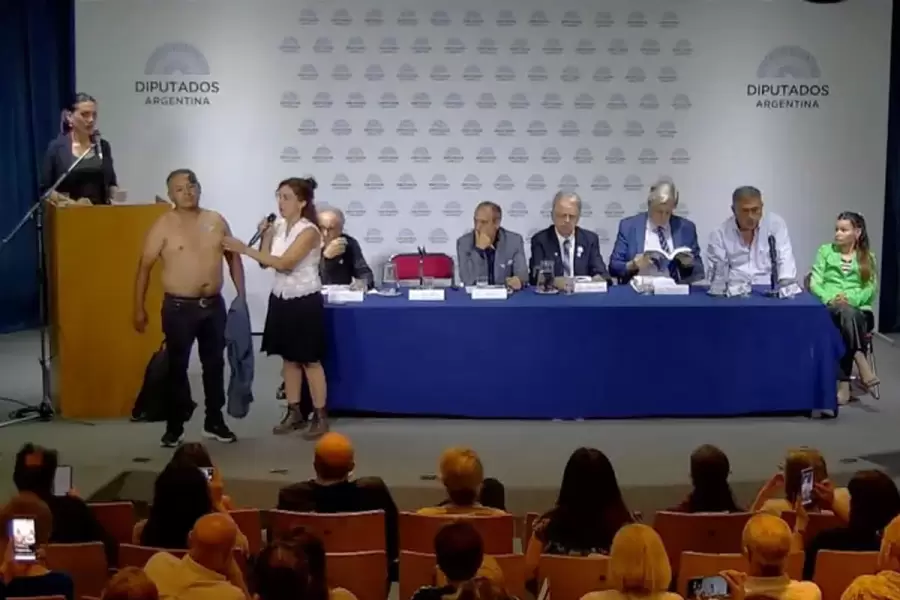 Antivacunas en Diputados