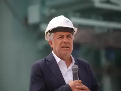 El gobernador Alfredo Cornejo
