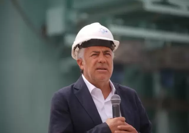 El gobernador Alfredo Cornejo