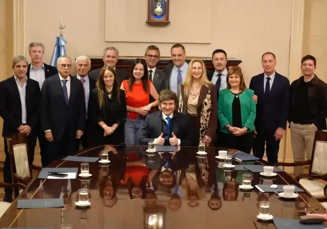 Javier Milei encabez� la Reuni�n de Gabinete en la que participaron Presti y Monteoliva.