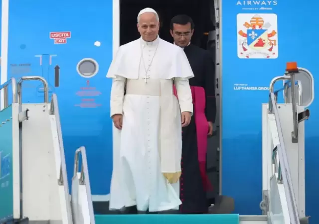 El papa Le�n XIV parti� hacia el L�bano.