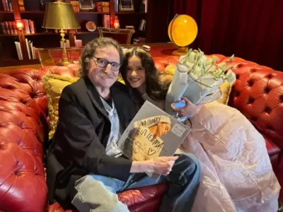 Charly Garc�a junto a Rosal�a.
