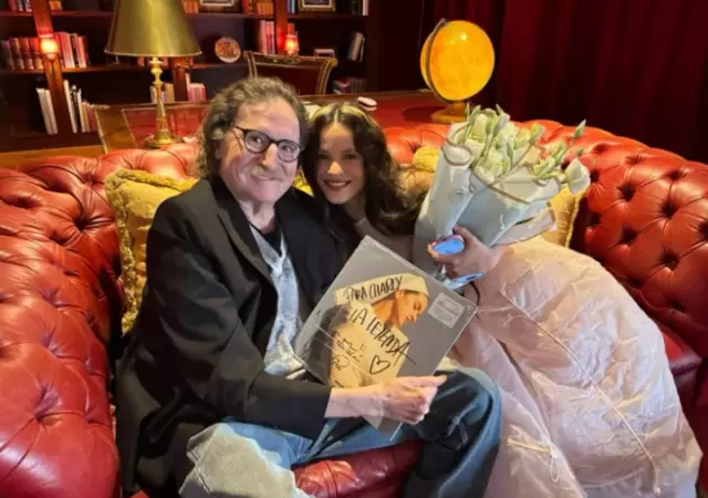 Charly Garc�a junto a Rosal�a.