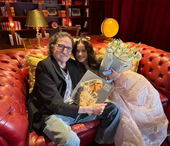 Charly Garc�a junto a Rosal�a.