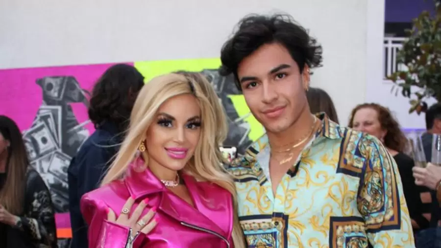 El pol�mico tratamiento al que se someten la Barbie Humana y su hijo desat� la pol�mica
