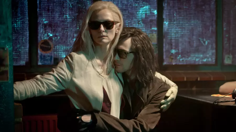 Only Lovers Left Alive, de Jim Jarmush, tambi�n refleja la crisis interna de dos vampiros que deben lidiar con su propia condici�n.