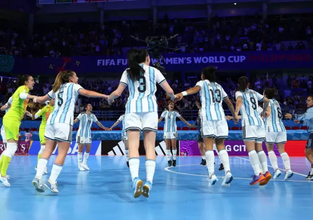 Argentina gole� a Colombia y est� en semis del Mundial de femenino de Futsal.
