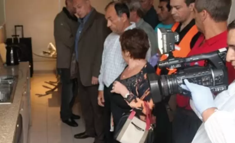 La entonces fiscal de la cauce aparece en la escena de la muerte rodeada de varias personas. (Fuente: Polic�a Federal Argentina)