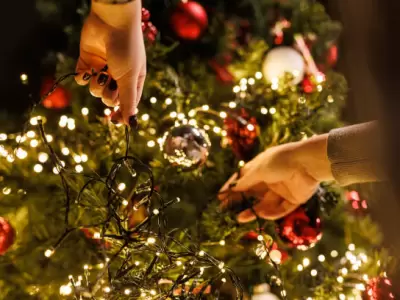Descubre la raz�n psicol�gica de por qu� cada vez m�s personas arman el �rbol de Navidad antes de la fecha tradicional del 8 de diciembre.