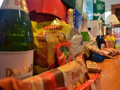 La canasta b�sica de cinco productos (pan dulce, sidra, turr�n, bud�n y garrapi�ada) ya cotiza a $7.000 en los almacenes de barrio.