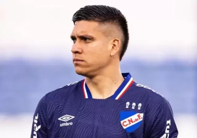 El colombiano, un defensor zurdo que se las trae
