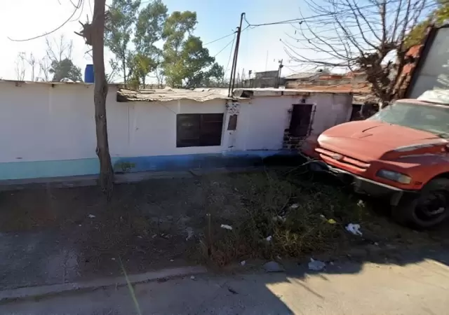 El cuerpo fue hallado envuelto en una frazada, entre dos camiones estacionados.