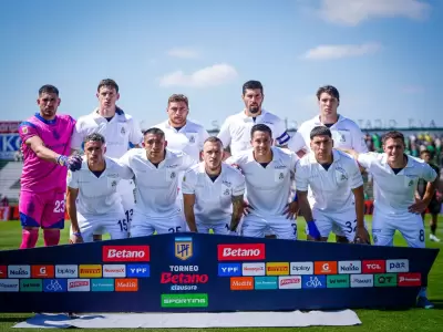 El plantel de Gimnasia no entren� por una deuda.