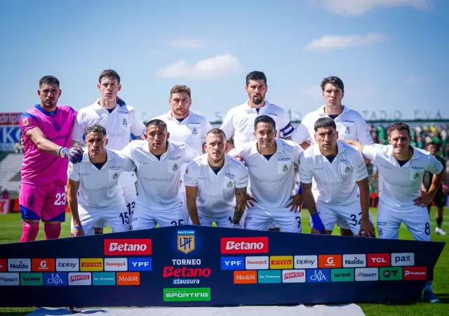 El plantel de Gimnasia no entren� por una deuda.