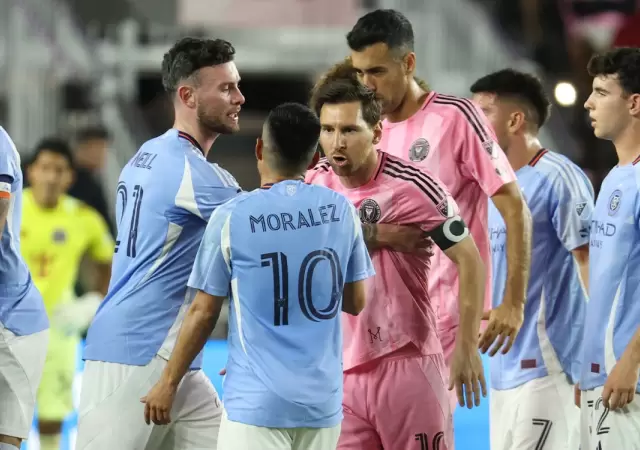 Messi y su pelea con Maxi Moralez.