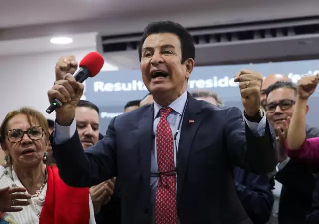 "Denuncio p�blicamente que... un algoritmo (similar al que usaron en 2013) cambi� los datos".