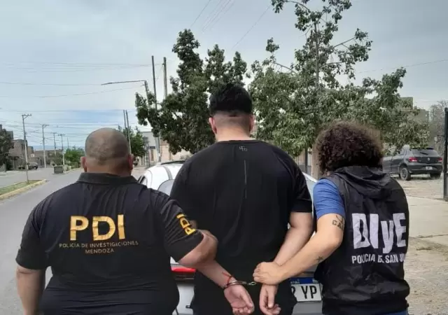 El acusado de cometer las estafas al momento de ser detenido en San Juan/ Fuente: X de Mercedes Rus, ministra de Seguridad de Mendoza