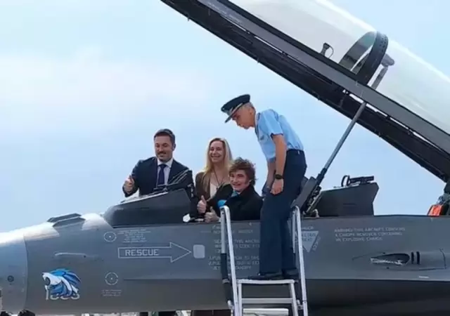 Javier Milei se subi� a un F-16