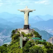 Ni tarjeta ni efectivo: el nuevo método que permite ahorrar $400 por dólar a los argentinos en Brasil