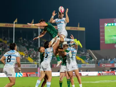 Los Pumas 7s intentaron quebrar la defensa de Sud�frica, pero los anfitriones se hicieron fuertes en el contacto y se llevaron la final.