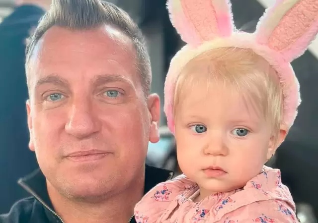 Maxi L�pez comparti� la intimidad de su hogar en Suiza y el tierno momento en que su hija Elle lo ayuda con los adornos navide�os.