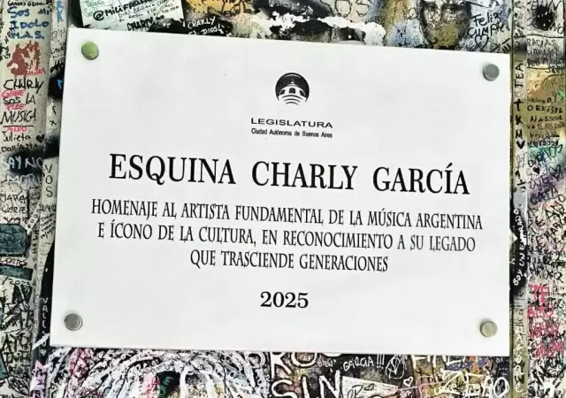 La placa que coloc� el Gobierno de la Ciudad