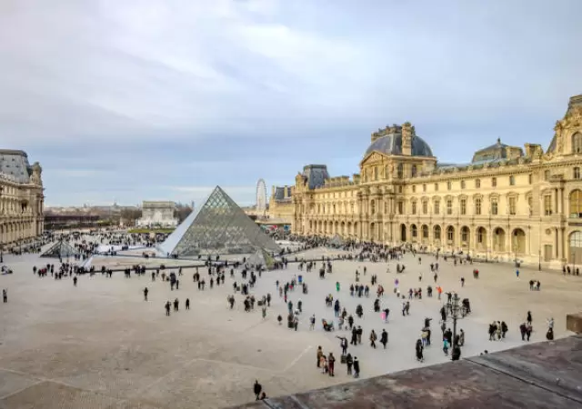 De un robo de joyas a la cat�strofe h�drica: El Louvre vuelve a ser noticia por su 'red obsoleta'