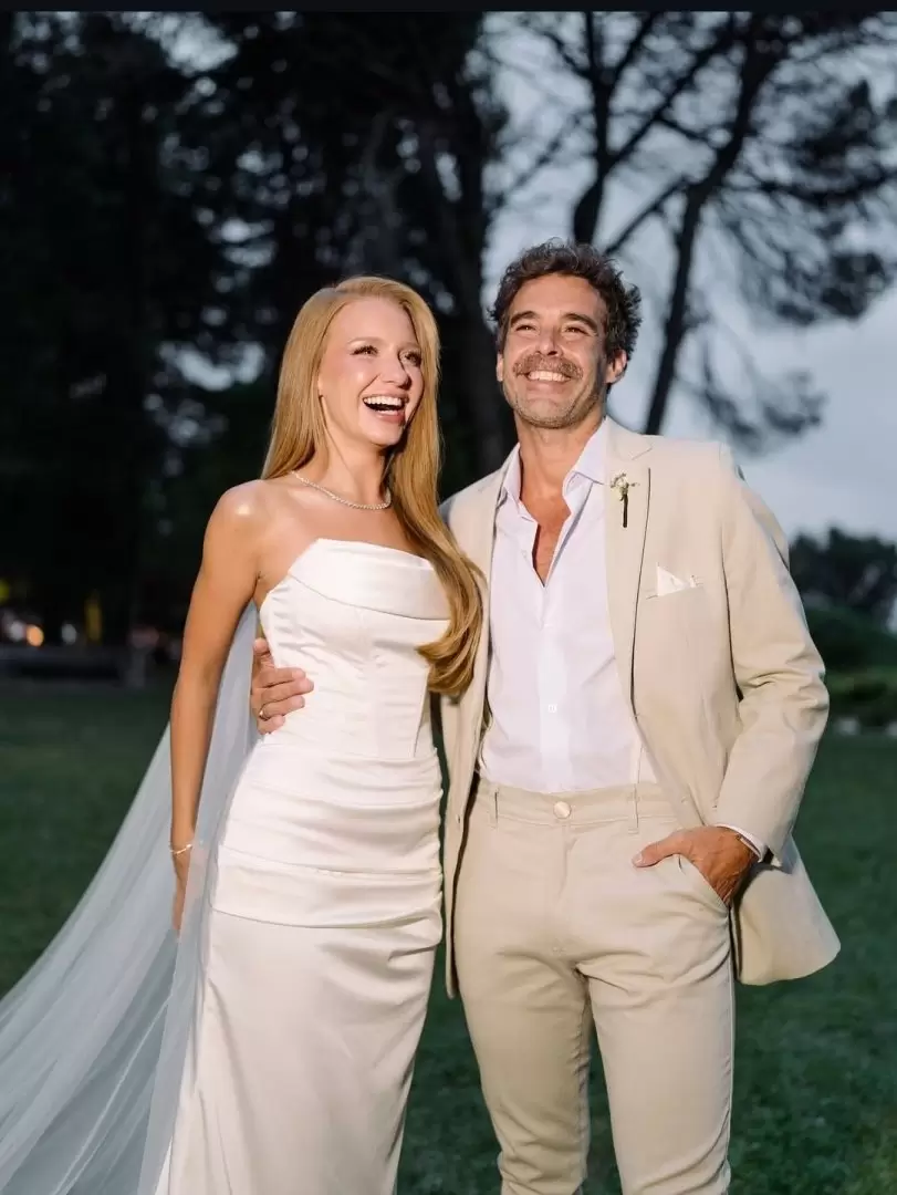 Nicol�s Cabr� y Rocio Pardo festejaron su casamiento en un bosque.