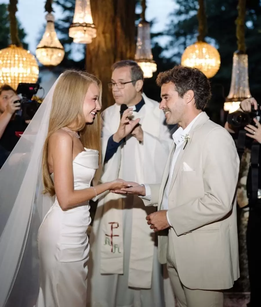 Nicol�s Cabr� y Rocio Pardo festejaron su casamiento en un bosque.