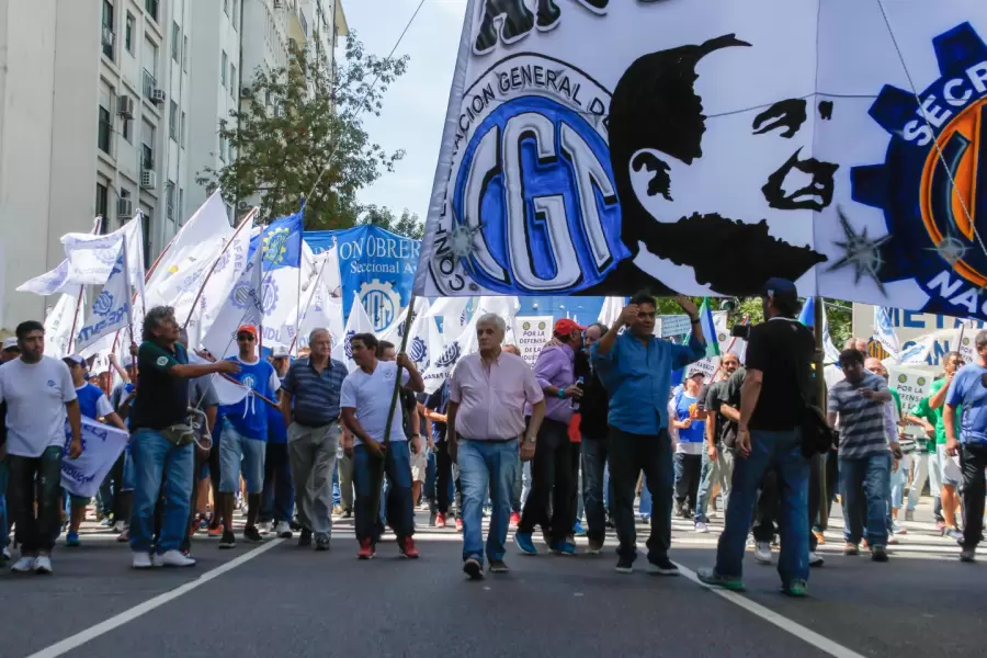 Seg�n Urios, "el 82% cree que los sindicatos no representan a los trabajadores, sino que son percibidos como "un negocio".