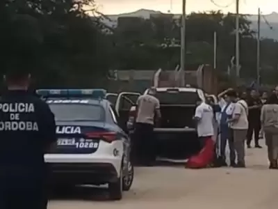 Todo se activ� gracias a la reacci�n de los vecinos, quienes detectaron el olor en la vivienda y notaron la ausencia de la joven.