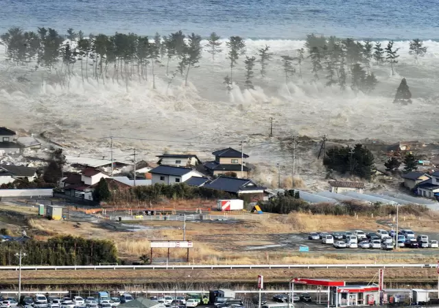 �Impactante! M�s de 13.000 personas fueron instadas a evacuar en Hokkaido, Iwate y Miyagi tras el fuerte temblor.